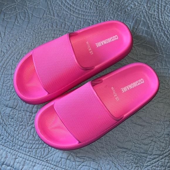 CUSHIONAIRE Women's Feather Cloud Recovery Slide Sandals with +Comfort Size 8 - Picture 2 of 9